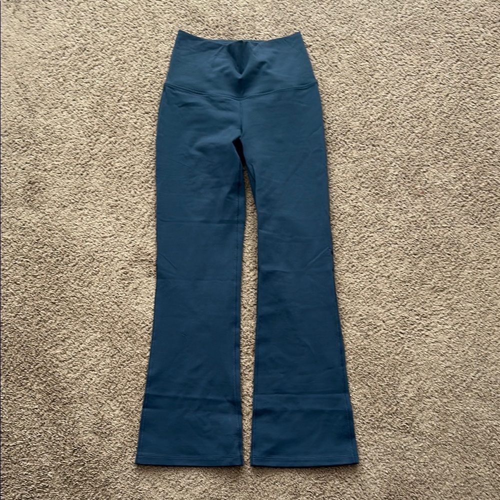 High-Waisted Blue Flare Leggings